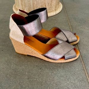 Andre Assous Summer Metallic/Natural Sandal